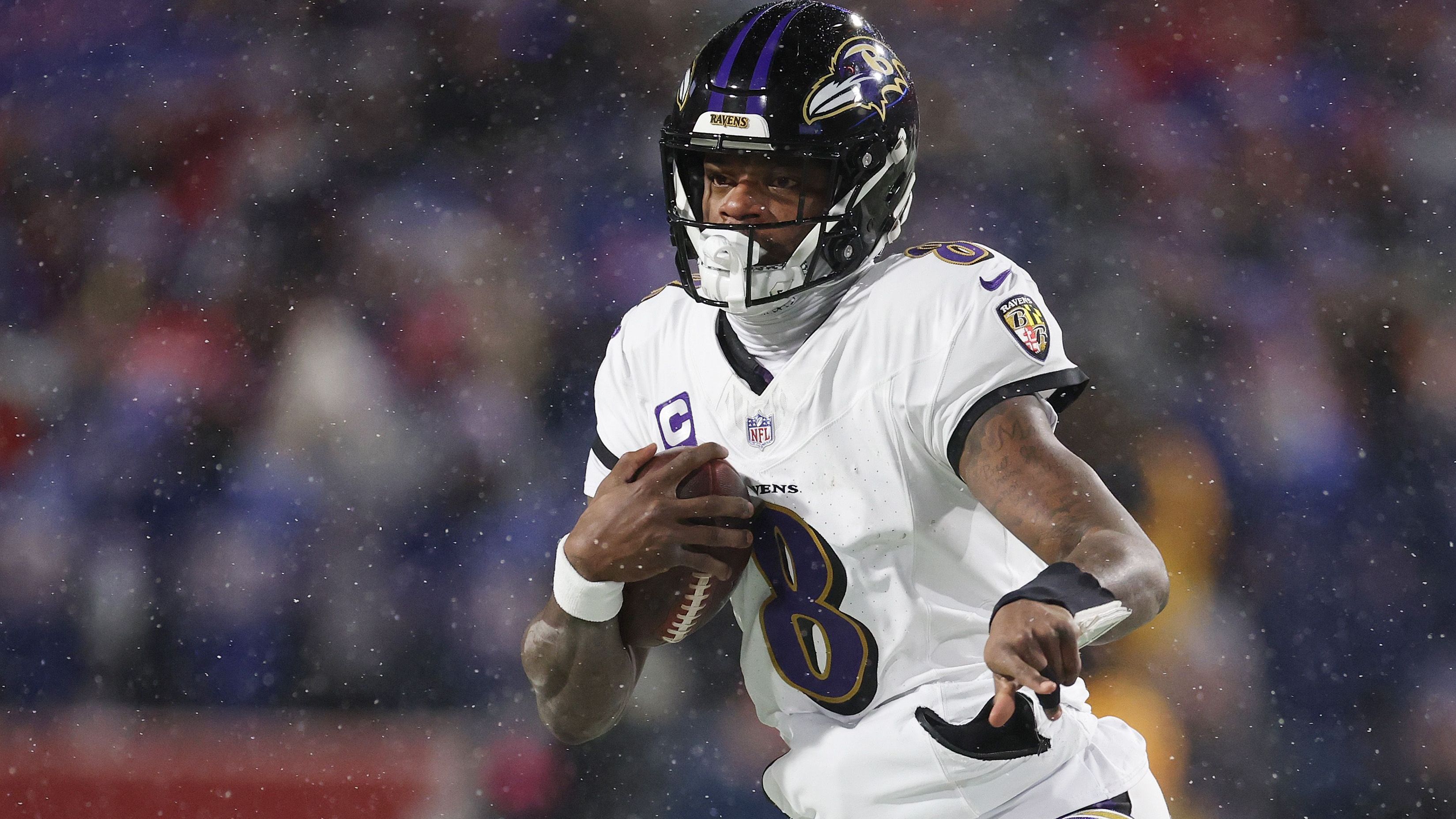 <strong>Baltimore Ravens: Lamar Jackson</strong><br>Position: Quarterback<br>Gehalt 2025: 43,5 Millionen US-Dollar<br>Vertragsende: 2028