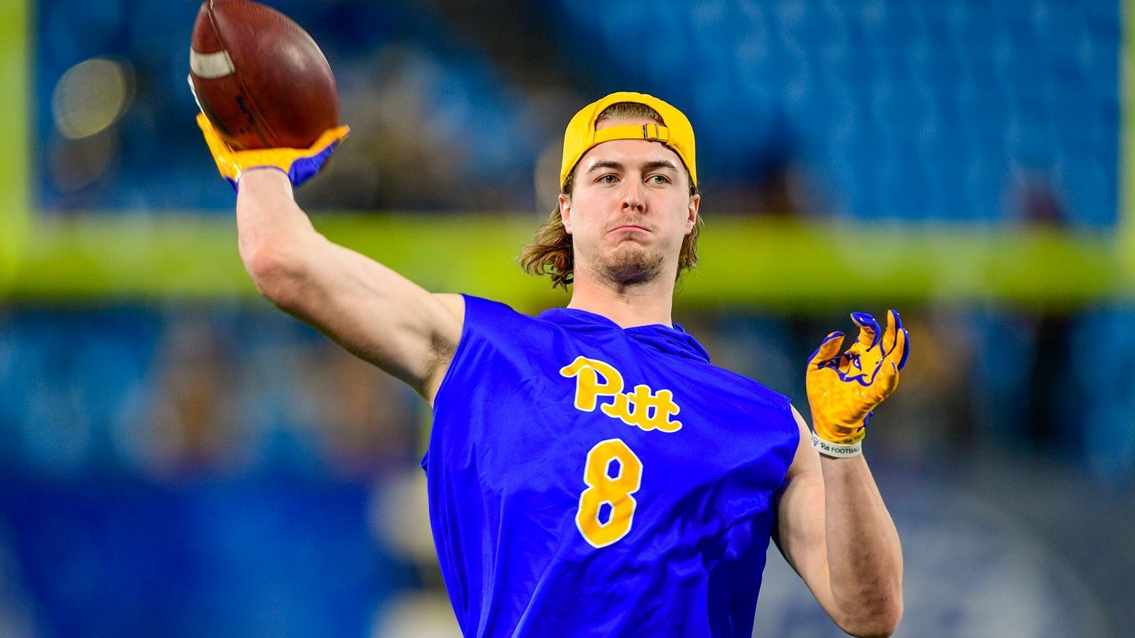
                <strong>19. Pick: TRADE 7 - Tampa Bay Buccaneers - Kenny Pickett, QB, Pittsburgh</strong><br>
                Eigentlich gehört dieser Pick jetzt den Houston Texans, die geben ihn allerdings erneut ab - diesmal an die Tampa Bay Buccaneers. Quarterback Kenny Pickett ist das Objekt der Begierde. Der kann sich wahrscheinlich auf eine "entspannte" Saison hinter Tom Brady einstellen.
              