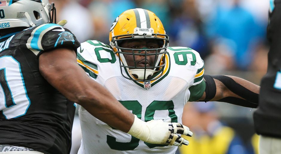 
                <strong>B.J. Raji (Green Bay Packers)</strong><br>
                Mit gerade einmal 29 Jahren hat der Nose Tackle seine Karriere überraschend beendet. "In der Offseason habe ich das erste Mal das Gefühl gehabt, dass ich etwas verändern muss. Ich weiß nicht genau was jetzt kommt, aber ich freue mich auf die Zeit mit meiner Familie", sagte der Super-Bowl-Champion von 2011. Ein Hintertürchen ließ sich Raji aber noch offen: "Ich will ein Comeback nicht ausschließen, aber in der kommenden Saison werde ich definitiv nicht spielen." 
              