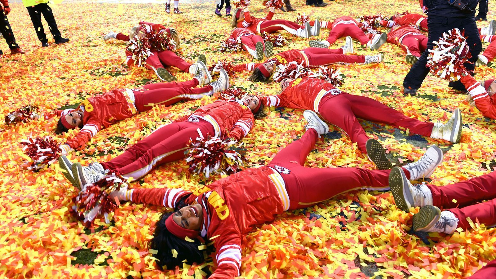 
                <strong>AFC Championship Game</strong><br>
                Die Cheerleaderinnen der Kansas City Chiefs badeten sinnbildlich im Erfolg des frischgebackenen Super-Bowl-Teilnehmers. 
              