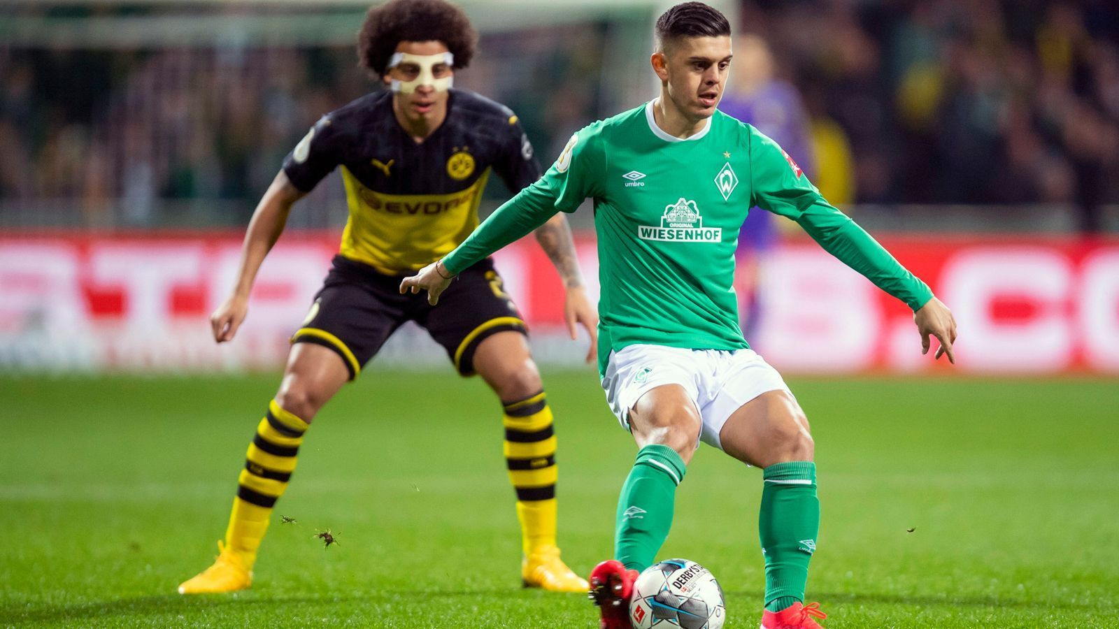 
                <strong>Milot Rashica (SV Werder Bremen)</strong><br>
                Starke erste Hälfte. Immer anspielbar, dazu lauffreudig, dribbelstark. Mit sehr viele guten Aktionen, immer gefährlich, vom BVB oft nicht zu stoppen. Bereitet den ersten Treffer mit seinem Schuss vor. Ist in der zweiten Hälfte immer noch viel unterwegs, aber nicht mehr so oft in Aktion und dabei nicht mehr ganz so zwingend. Bis er in der 70. Minute einen Pass von Osako per Flachschuss vollendet. ran-Note: 2
              