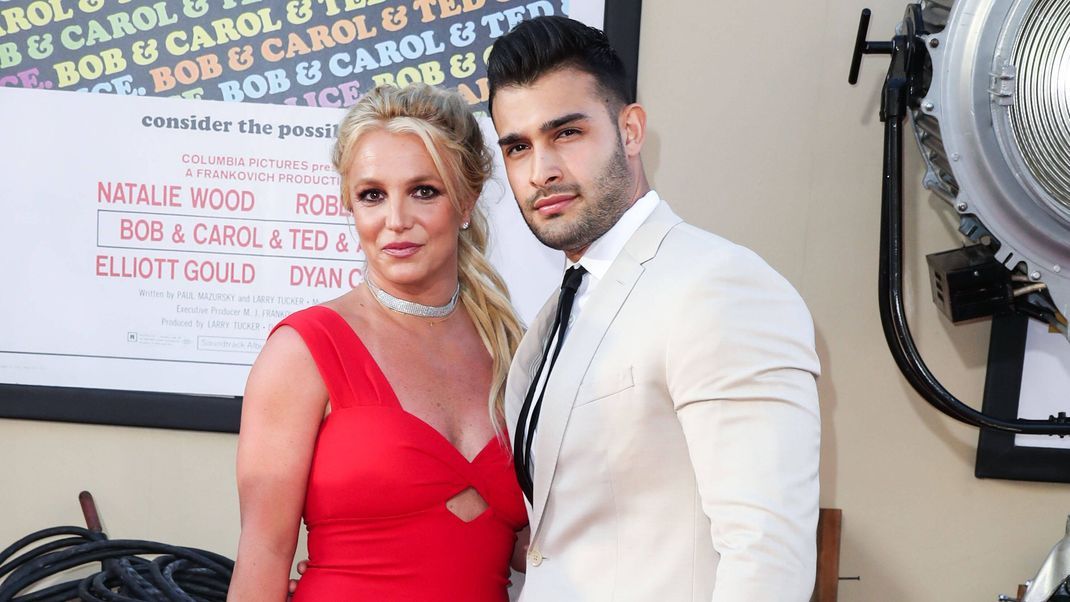 Britney Spears und Sam Asghari gehen getrennte Wege. An das Single-Dasein hat sich die Pop-Prinzessin aber wohl noch nicht gewöhnt.
