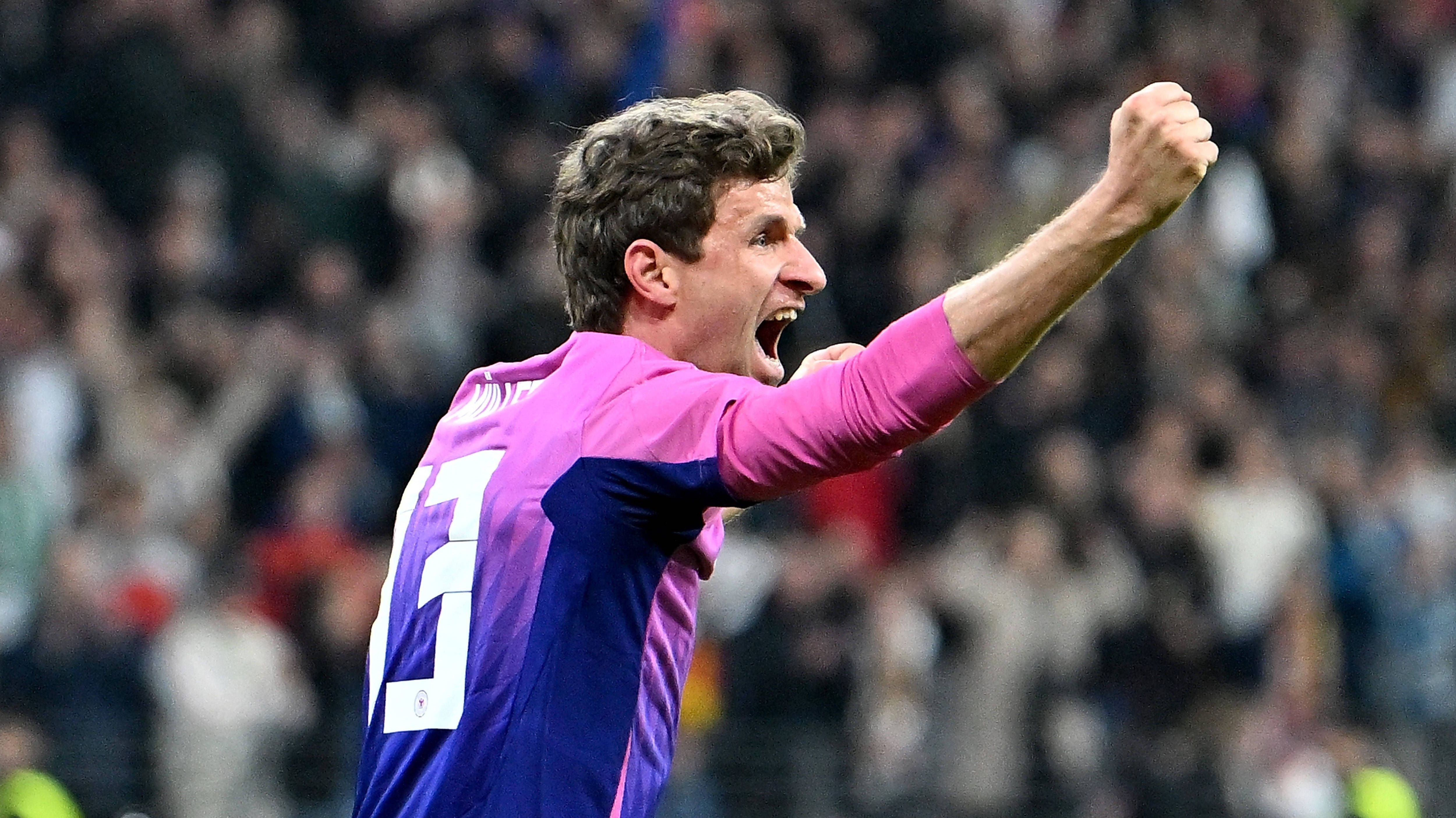 <strong>GEWINNER: Thomas Müller</strong><br>Anders als einige andere Etablierte wurde der Ur-Bayer nicht aussortiert. Ganz im Gegenteil. Er ist dabei und kam in beiden Spielen als eine der ersten Optionen von der Bank. Gegen die Niederlande sogar mit so viel Schwung, dass er die Mannschaft noch zum Sieg trieb. So kann er (immer noch) wichtig sein.