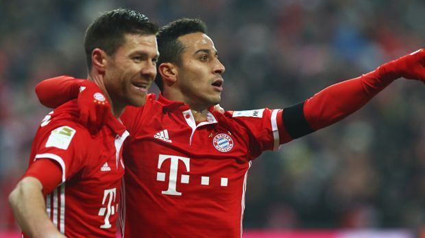 
                <strong>FC Bayern München</strong><br>
                FC Bayern München: Tabellenführung und den aufstrebenden RB Leipzig pünktlich zum Weihnachtsfest vernascht. Beim Rekordmeister besteht im Winter kein Handlungsbedarf auf dem Transfermarkt. Einzige Baustelle: Abwehrchef Jerome Boateng fällt nach einer Operation an der Sehne des rechten Brustmuskels für sechs Wochen aus. 
              