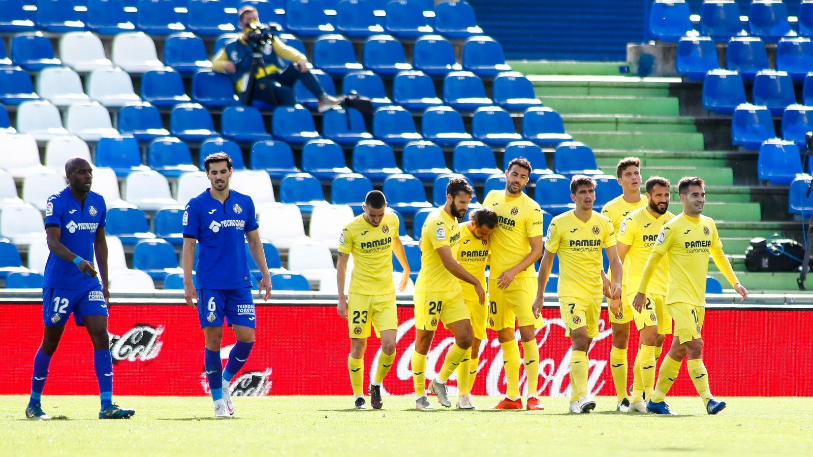 
                <strong>FC Villarreal (2. Platz)</strong><br>
                Weniger Spektakel aber nur unwesentlich weniger Erfolg als der Tabellenprimus bietet der FC Villarreal seinen Fans in der laufenden Spielzeit, mit zwei Zählern weniger sitzt das Gelbe U-Boot San Sebastian im Nacken. Das Team des ehemaligen Arsenal- und PSG-Coaches Unai Emery gibt sich dabei beinahe minimalistisch: Die Tordifferenz des Teams aus dem Osten Spaniens beträgt gerade einmal +4, mit 13 Treffern stellt man lediglich die sechstbeste Offensive der Liga. Aber: Die Mannschaft ist abgezockt und liefert Ergebnisse, bis auf ein 0:4 gegen den FC Barcelona ist Villarreal noch ungeschlagen.
              