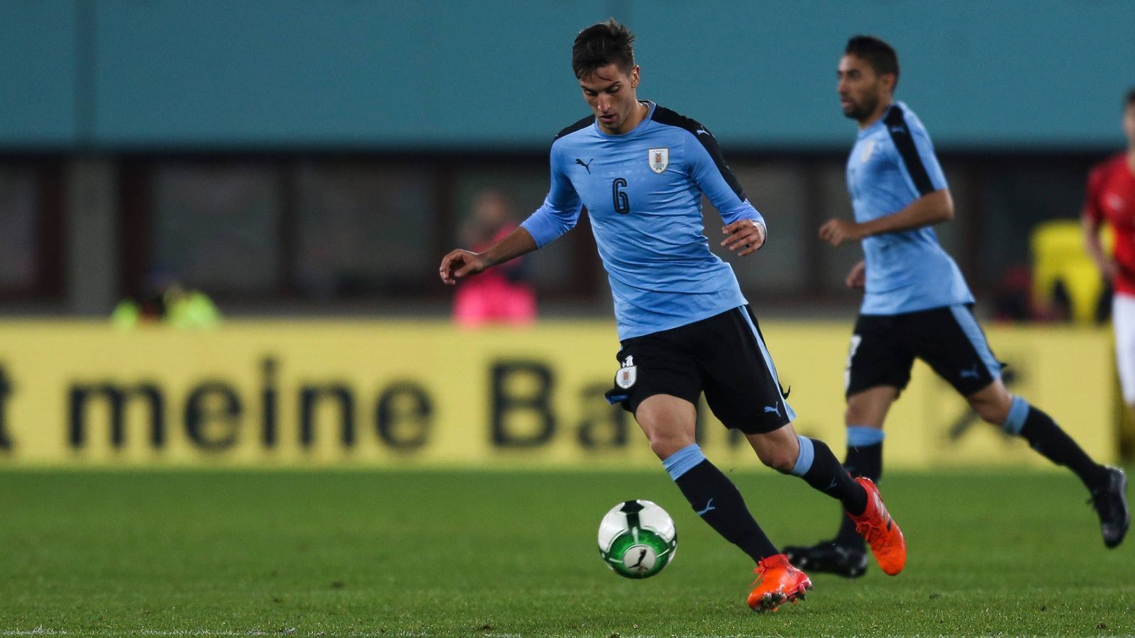 
                <strong>Uruguay: 27,35 Jahre</strong><br>
                Jüngster Spieler: Rodrigo Bentancur (Bild), 20 Jahre (25.6.1997)Ältester Spieler: Martin Silva, 35 Jahre (25.3.1983)
              