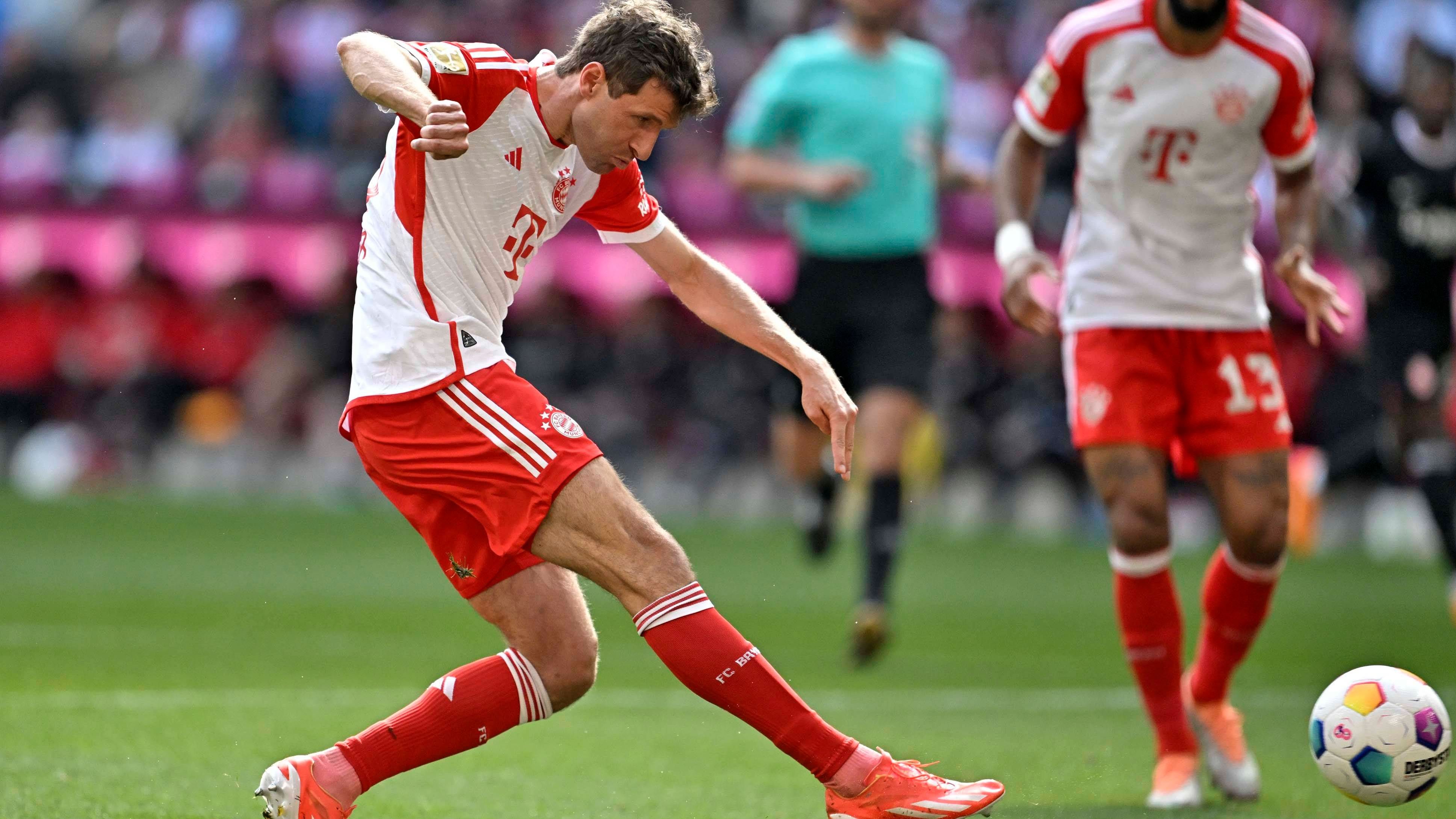 <strong>Thomas Müller:</strong> Gute Partie des Routiniers, der an vielen gefährlichen Aktionen beteiligt ist. Verpasst früh die Chance zum 1:0 (6.) und holt den Elfmeter zum 2:1 raus, nachdem das Foul von Koch an ihm nachträglich per VAR geahndet wird. Verpasst kurz vor Schluss das 3:1. Ein Bewerbungsschreiben für einen CL-Startelfplatz gegen Real.&nbsp;<em><strong>ran-Note: 2</strong></em>