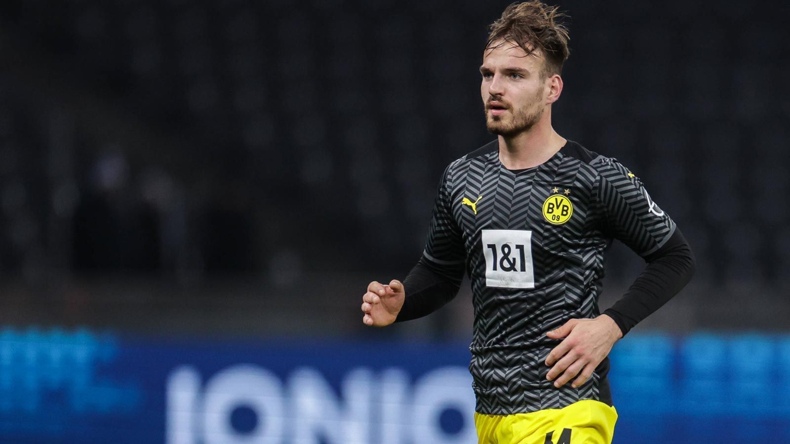 
                <strong>VfL Wolfsburg</strong><br>
                Neun verliehene Spieler: Josip Brekalo (FC Turin), Marin Pongracic (Foto/ Borussia Dortmund), Omar Marmoush (VfB Stuttgart), Elvis Rexhbecaj (VfL Bochum), Lino Kasten, Ulysses Llanez, Yun-sang Hong (alle SKN St. Pölten), Tim Siersleben (1. FC Heidenheim) und Bryang Kayo (FC Viktoria 1889 Berlin)Ein ausgeliehener Spieler: Dodi Lukebakio (Hertha BSC)
              