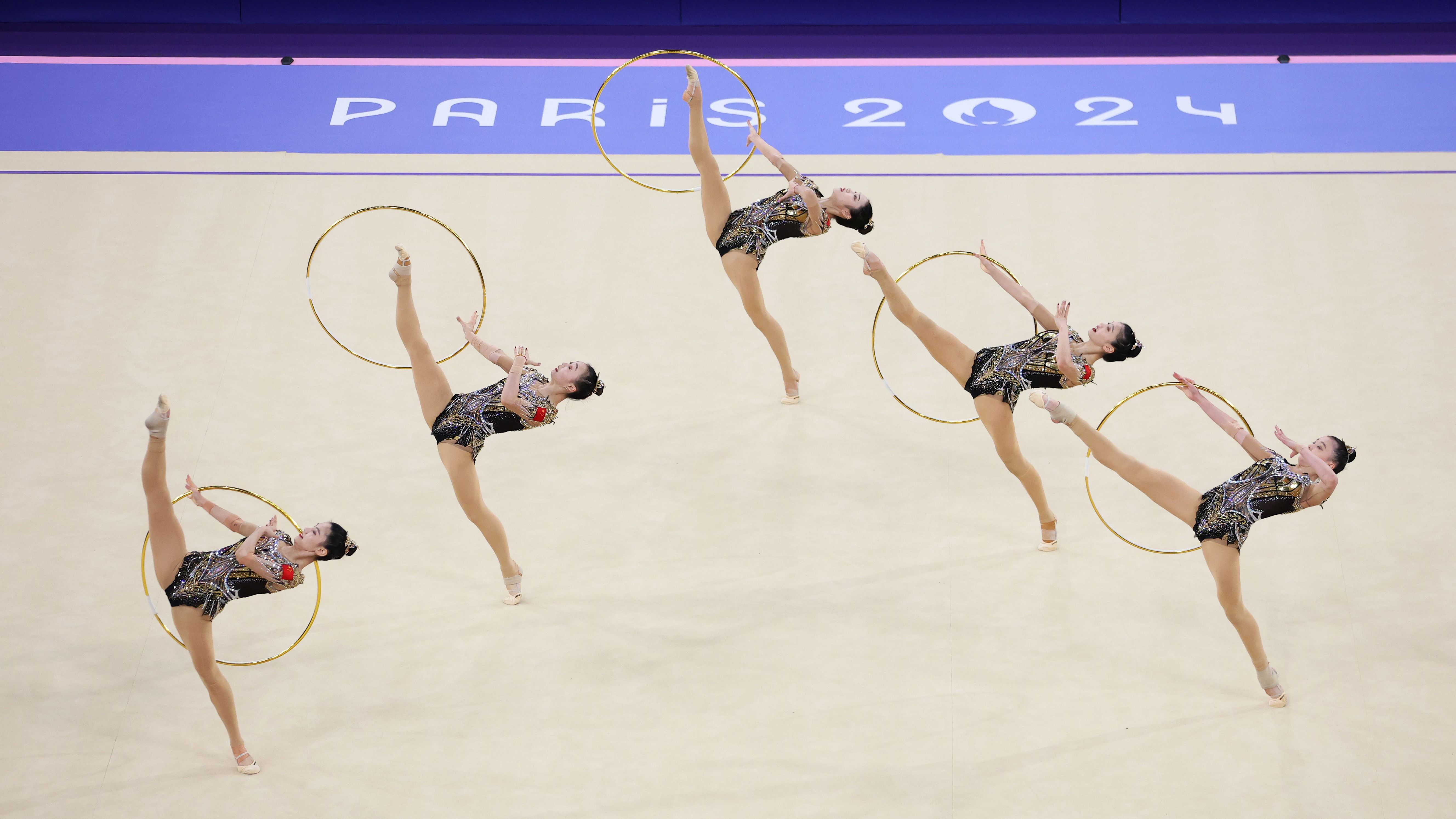 <strong>Olympia 2024: Die besten Bilder des 15. Tages</strong><br>Perfekte Synchronität im Teamwettbewerb der Rhythmischen Sportgymnastik.