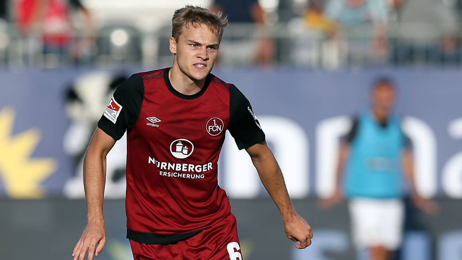 
                <strong>Abwehr: Tim Handwerker </strong><br>
                 - Position: Linksverteidiger - - Verein: 1. FC Nürnberg - - Alter: 22 Jahre - - U21-Länderspiele: 5 - - 30 Zweitligaspiele für Nürnberg / 2 Tore - - 11 Bundesligaspiele für 1. FC Köln
              