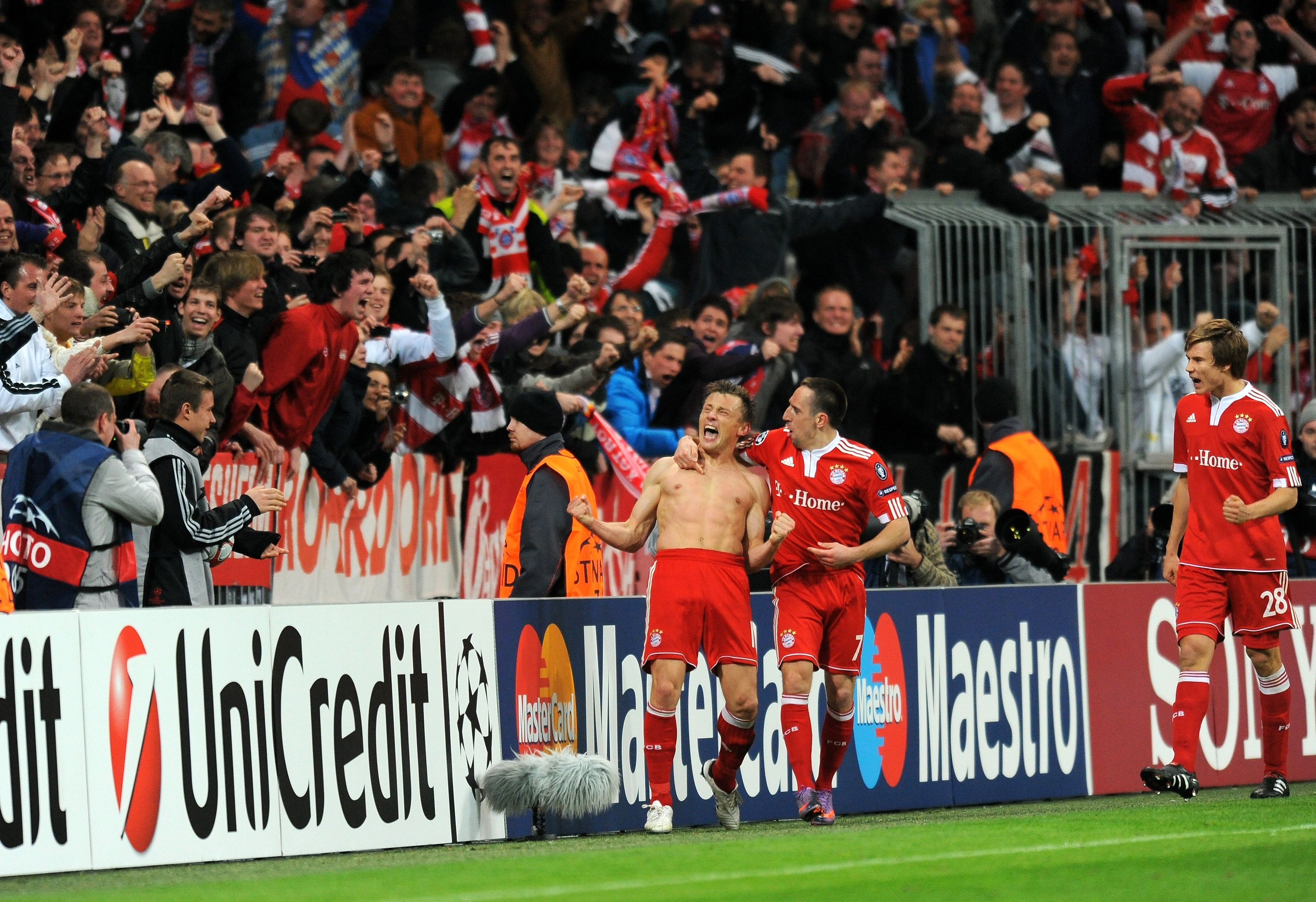 
                <strong>FC Bayern - ManUtd: 2:1 (2009/10, Viertelfinale, Hinspiel)</strong><br>
                Erinnerungen an die großen Duelle werden wach und der FC Bayern fährt optimistisch zum Rückspiel nach Manchester. Doch dort ...
              