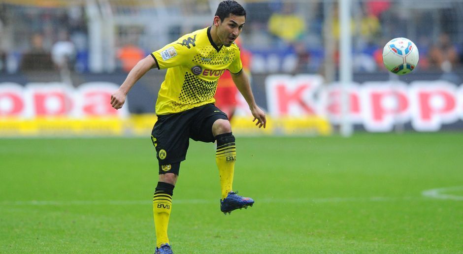 
                <strong>2011 - Ilkay Gündogan zu Borussia Dortmund (5,5 Mio.)</strong><br>
                Den gebürtigen Gelsenkirchener zog es 2011 mit 20 Jahren von Nürnberg nach Dortmund. Bereits in seiner ersten Saison entwickelte er sich zum Führungsspieler und Erfolgsgarant. Am Ende der Spielzeit feierte er mit dem BVB das Double. Nach fünf Jahren hatte er seinen Marktwert enorm gesteigert und sich in der Nationalmannschaft etabliert. ManCity legte deshalb 27 Millionen für ihn auf den Tisch.
              