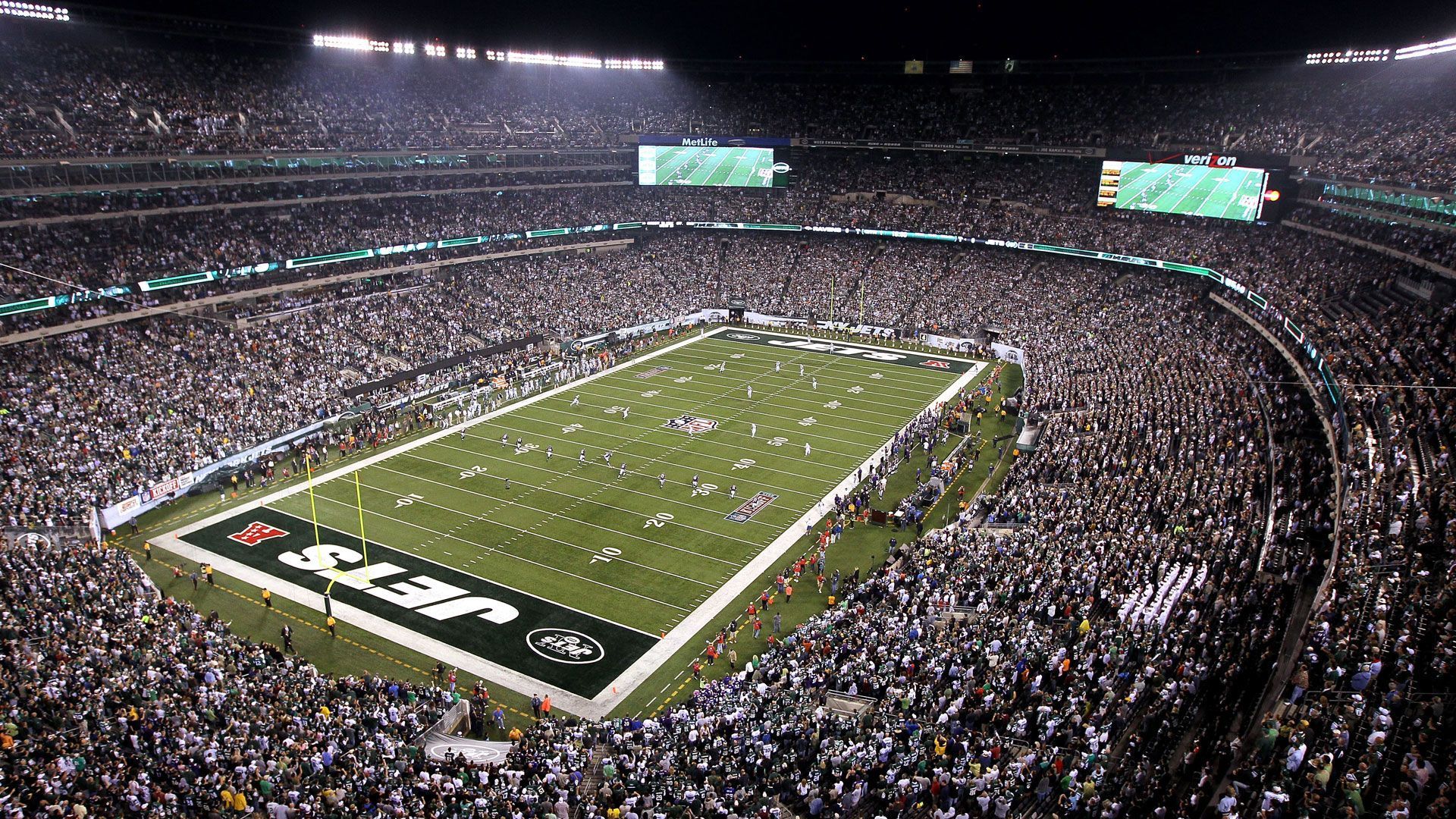 
                <strong>Platz 30 (geteilt): New York Jets</strong><br>
                &#x2022; Stadion: MetLife Stadium<br>&#x2022; Preis für ein kleines Bier: 5 Dollar <br>
              