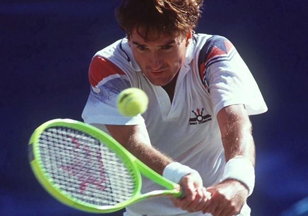 
                <strong>Jimmy Connors anno 1991</strong><br>
                Mit den 90ern kamen bei Jimmy Connors die Frisur und die Gelassenheit. Seine aktive Laufbahn beendete Connors erst nach 25 Jahren Profikarriere als 45-Jähriger anno 1996.
              