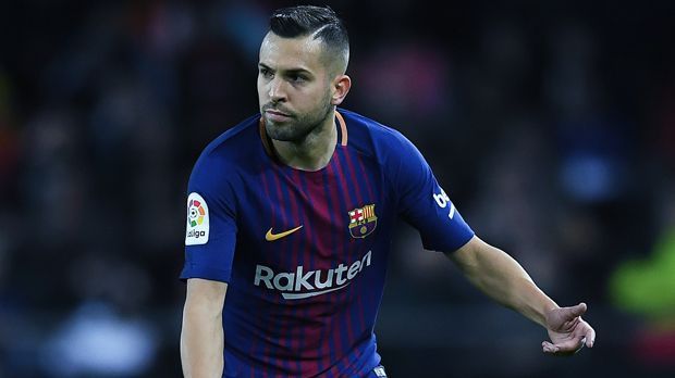 
                <strong>Jordi Alba</strong><br>
                Zu Beginn sehr aufmerksam und aggressiv. Liefert sich nicklige Duelle mit Carvajal.  Wirkt von der Abwehrreihe der Katalanen am wachsten und frischesten. Legt in der 54. Minute stark auf Suarez ab, der nur einen ungefährlichen Abschluss hinbekommt. Sorgt mit seinen weiten Wege auf der Außenbahn oft für Entlastung. Gute Leistung des spanischen Nationalspielers. ran-Note: 2
              