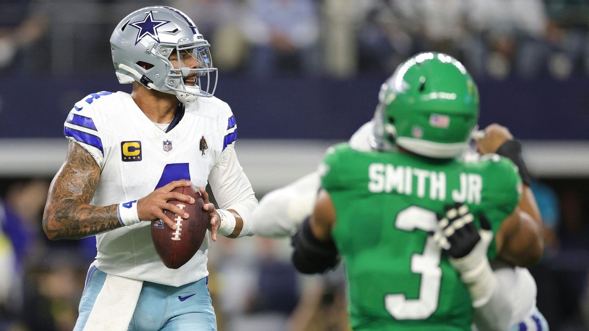 Cowboys-Quarterback Dak Prescott (l.)