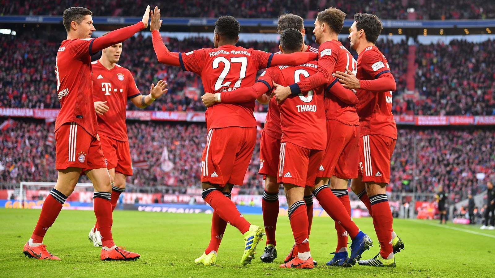 
                <strong>Platz 5: FC Bayern München</strong><br>
                Natürlich ist der FC Bayern München das deutsche Team mit dem höchsten Gehaltsausgaben. Der Rekordmeister gab 276 Millionen Euro für seine Stars aus, damit gingen 47 Prozent der erwirtschafteten Einnahmen des FC Bayern für Personalkosten drauf.
              