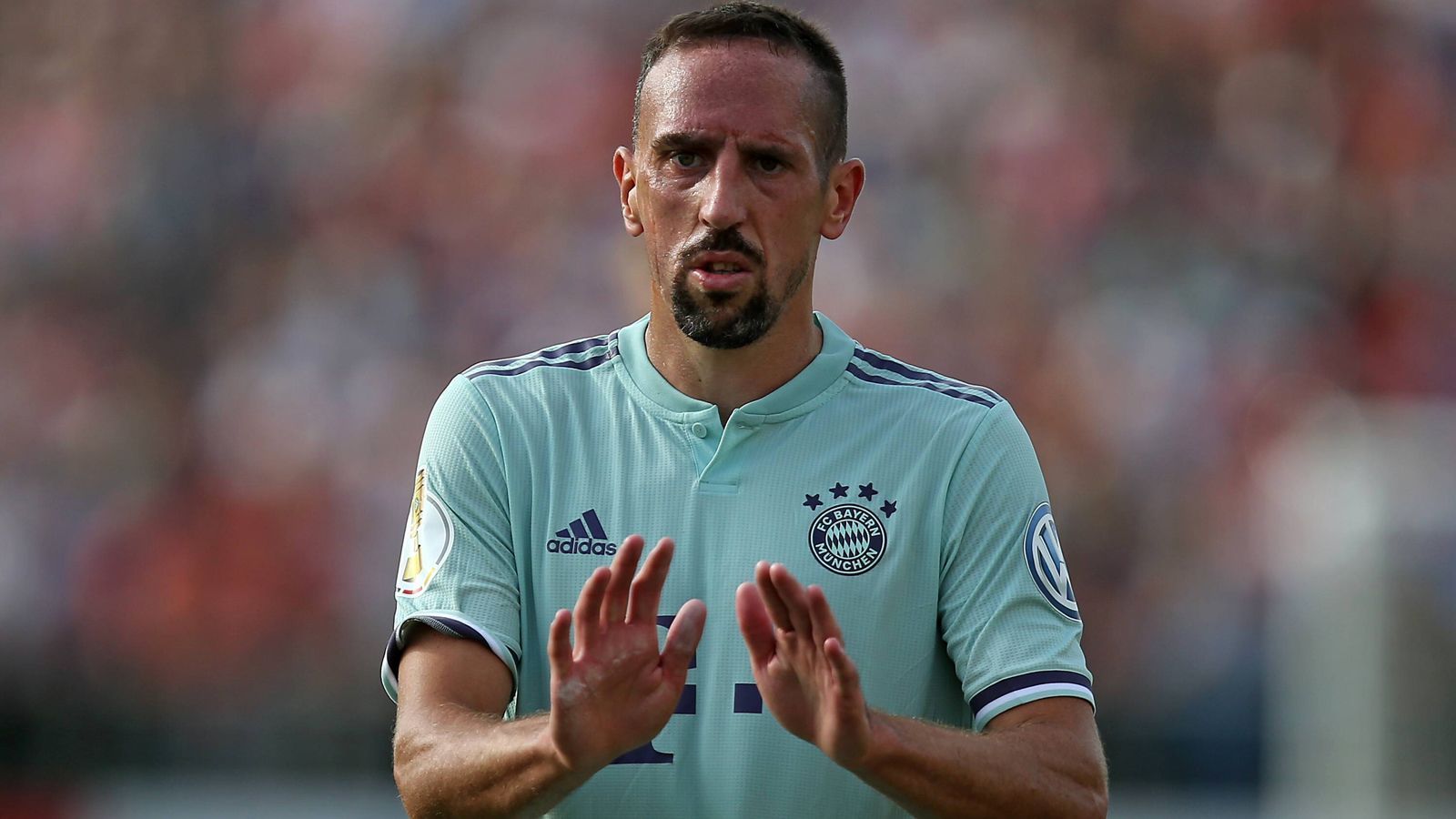 
                <strong>Platz 1 - Franck Ribery (FC Bayern München)</strong><br>
                Im Verein seit: 1. Juli 2007Spielte zuvor für: Olympique Marseille/FrankreichPosition: LinksaußenAlter: 35 Jahre
              