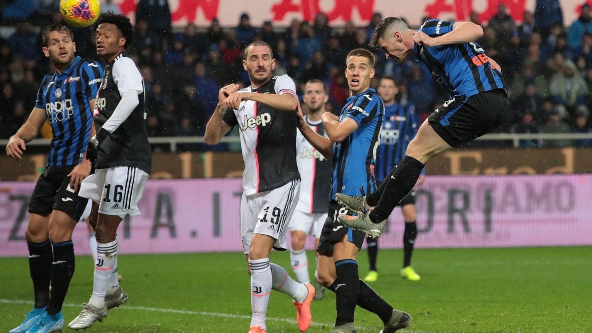 Gosens (re.) trifft gegen Juventus Turin