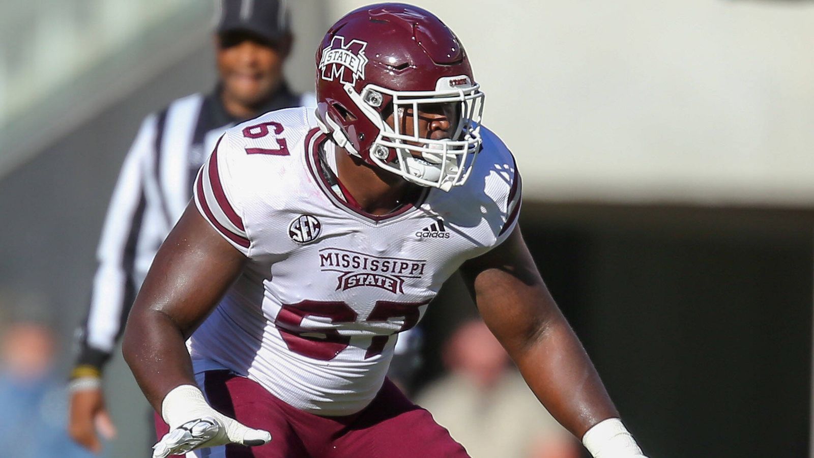 
                <strong>Charles Cross (Offensive Tackle, Mississippi State)</strong><br>
                Auch Charles Cross hat gute Chancen, früh gepickt zu werden. Als guter Athlet wird er sich wohl schnell an das Tempo der NFL gewöhnen können, mit extrem viel Spielzeit bei Mississippi dürfte auch die Intensität einer langen Football-Saison keine Neuigkeit mehr sein. Einzig in Sachen Flaggen hat er noch seine Probleme. 
              