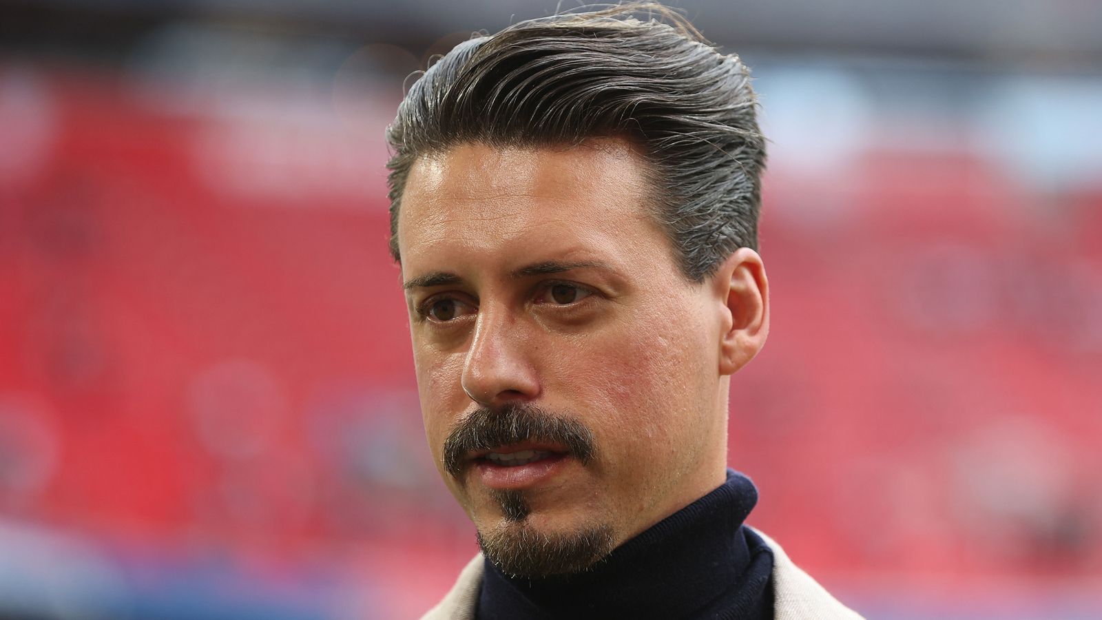 
                <strong>Die besten Sprüche von Sandro Wagner</strong><br>
                "Ich fand mich auch immer hochgradig unsympathisch." (Sandro Wagner mit einem Augenzwickern rückblickend auf seine Außenwirkung als Profifußballer)
              