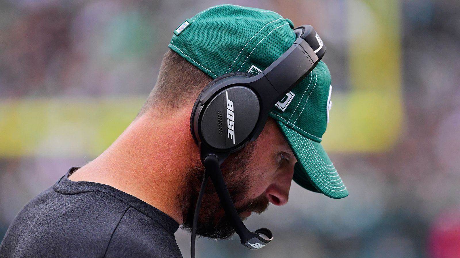 
                <strong>Verlierer: Adam Gase</strong><br>
                Gegen die New York Jets verbuchten die Miami Dolphins den ersten Saisonsieg. Trainer bei den Jets? Adam Gase, der letztes Jahr noch die "Fins" coachte. Generell läuft es bei den Jets gar nicht, trotz der zahlreichen Neuverpflichtungen (Le'Veon Bell, C.J. Mosley) stehen sie bei einer Bilanz von 1-7. Und Gase ist bereits in seiner ersten Saison im Big Apple auf dem Schleudersitz.
              