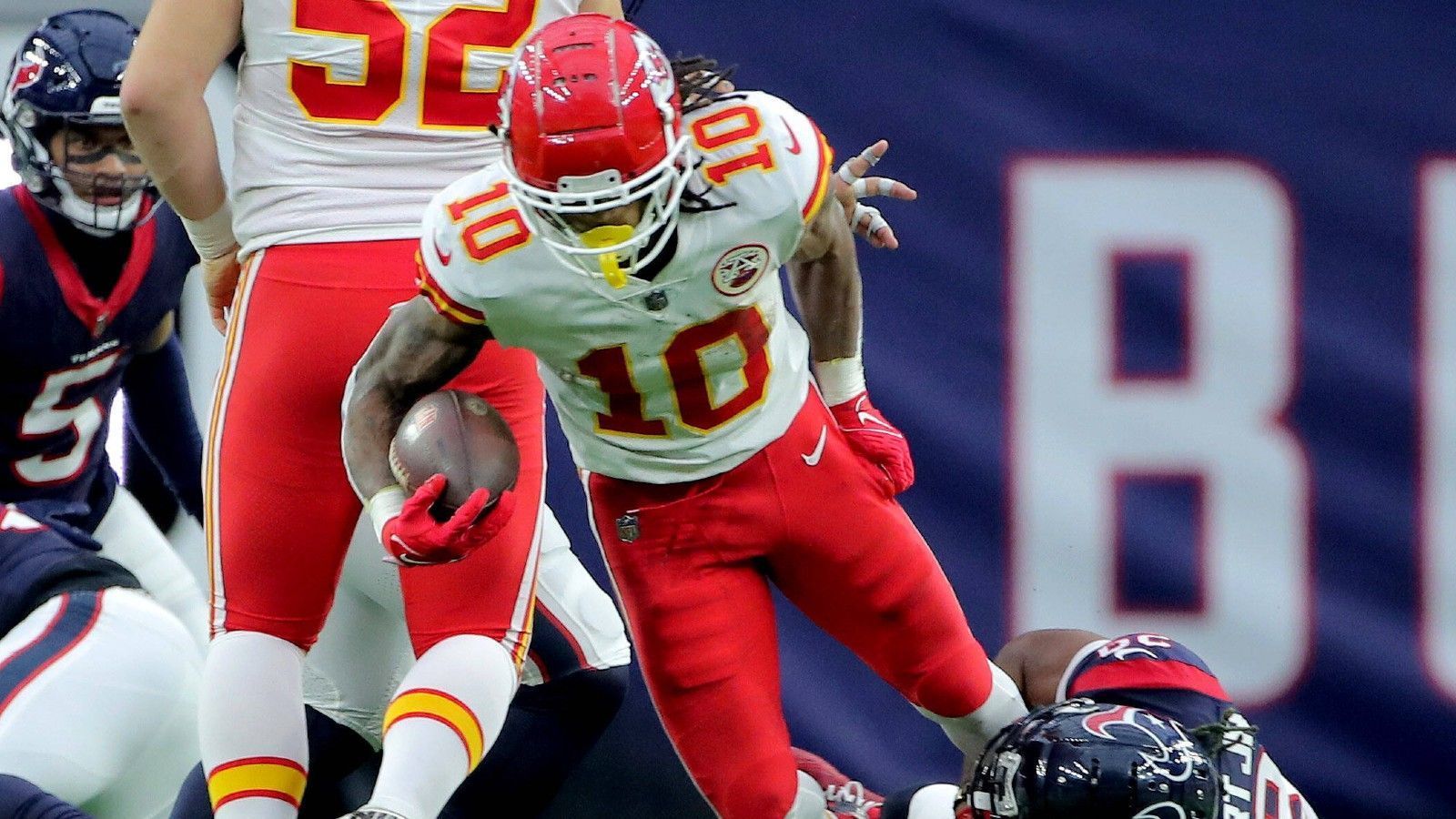 
                <strong>Return Specialist</strong><br>
                AFC: Isiah Pacheco (Kansas City Chiefs, im Bild) - 117.314 Stimmen - NFC: Kene Nwangwu (Minnesota Vikings) - 125.869 Stimmen
              