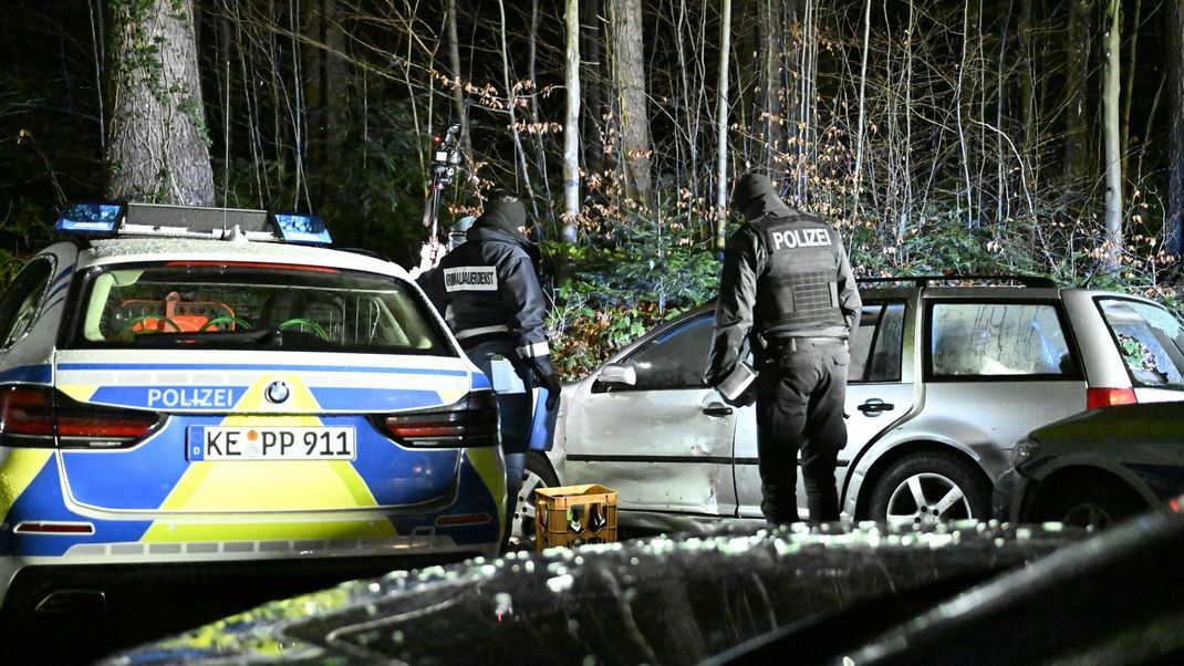 Nach einer Verfolgungsfahrt durch Deutschland und Österreich landete ein Autodieb im Krankenhaus.