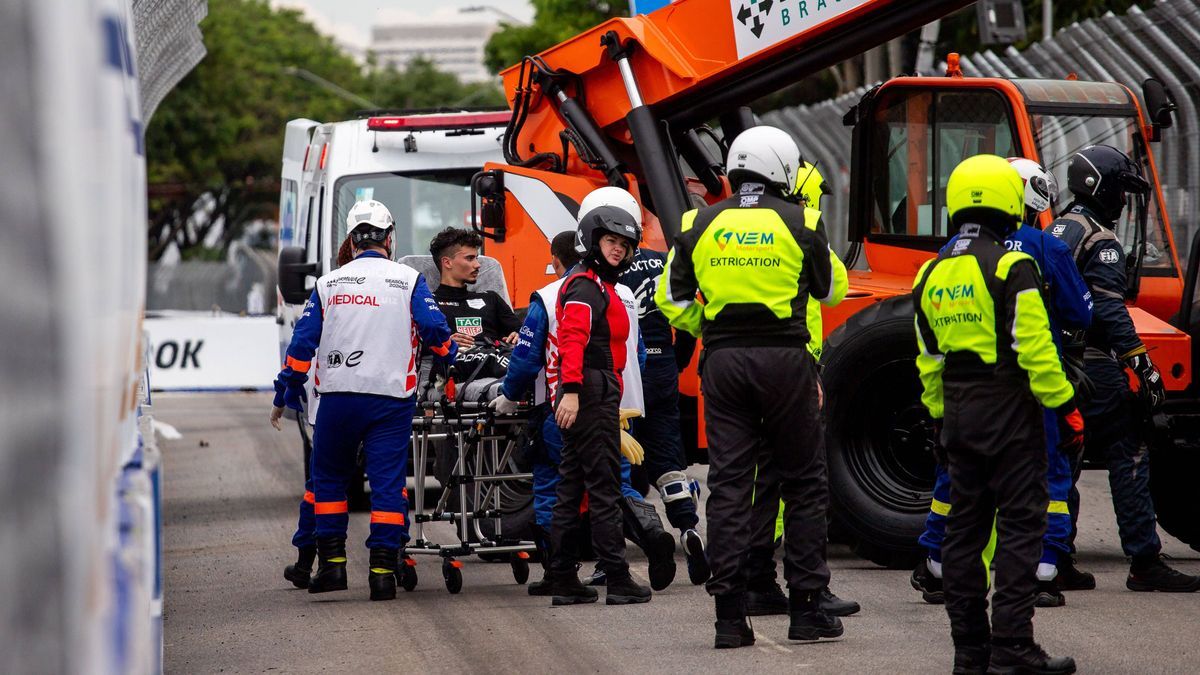 German TAG Heuer Porsche driver Pascal Wehrlein is rescued after an accident during the Sao Paulo E-prix of Formula E season 11, held on Saturday, December 7, in Sao Paulo, Brazil. (Rodilei Morais ...