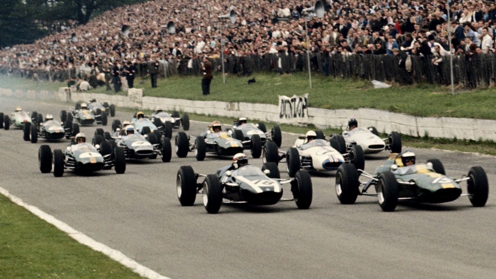 
                <strong>Formel1 (1965) </strong><br>
                Der Vorderbau der Formel 1-Boliden der 1960er war deutlich flacher als im Jahrzehnt davor.
              