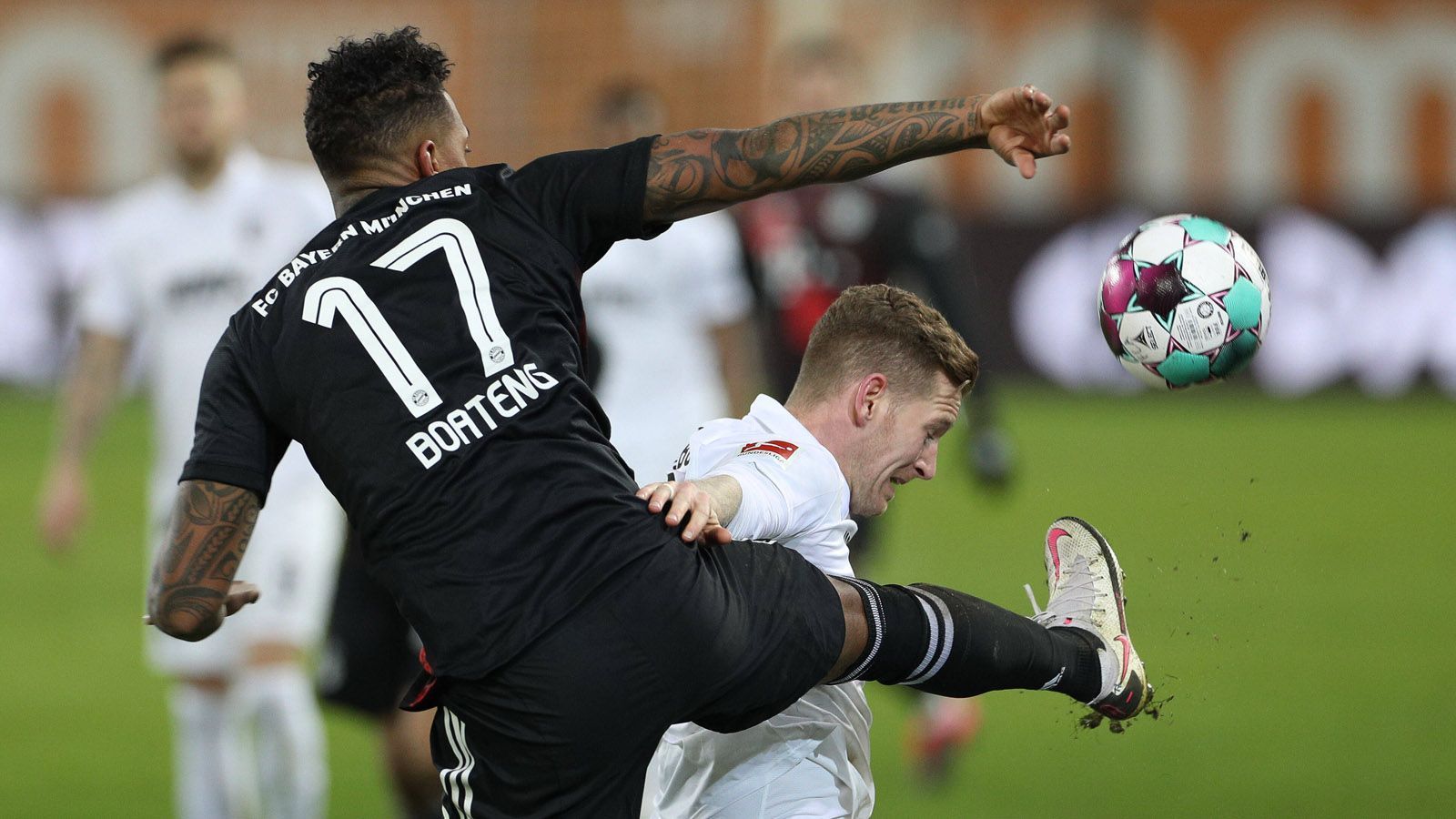 
                <strong>Jerome Boateng</strong><br>
                Lange nicht gefordert, ist dann aber mit guter Antizipation in einigen wichtigen Zweikämpfen da, als Augsburg im zweiten Abschnitt frecher wird. ran-Note: 2
              