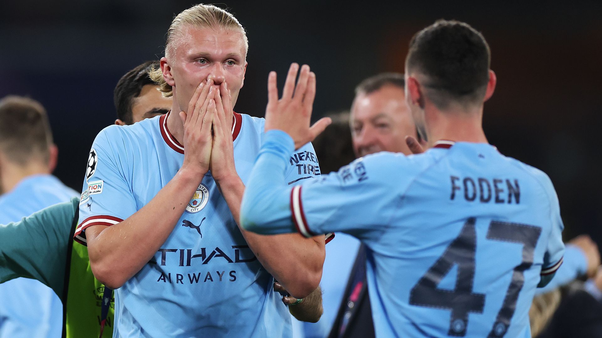 
                <strong>As (Spanien)</strong><br>
                "Rodri beschert Guardiola den Ruhm. Ein Tor des Madrilenen in der zweiten Halbzeit macht City zum ersten Mal zum Champions-League-Sieger. Haaland spielt sehr diskret, De Bruyne und Dzeko verletzt"
              