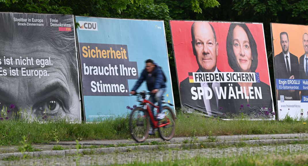 Viele Bundesbürger:innen sind mit der Arbeit der Parteien im Bundestag unzufrieden.