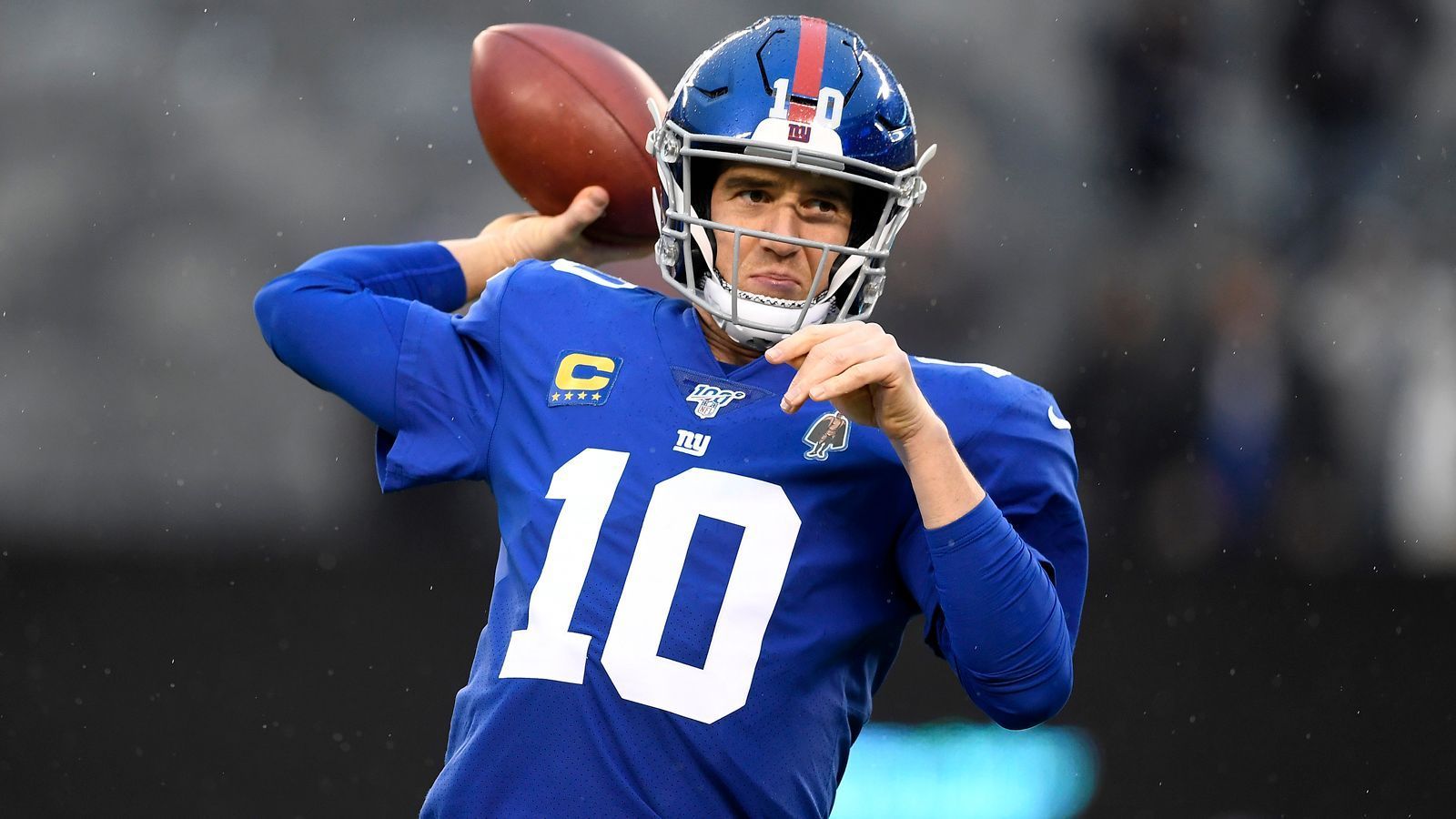 
                <strong>Eli Manning (2)</strong><br>
                Im Gegensatz zu seinem Bruder, der lediglich einen Super-Bowl-MVP-Award besitzt, gewann Eli Manning den Titel gleich zwei mal. Jeweils 2008 und 2012 setzte sich Manning mit den New York Giants gegen die New England Patriots durch.
              