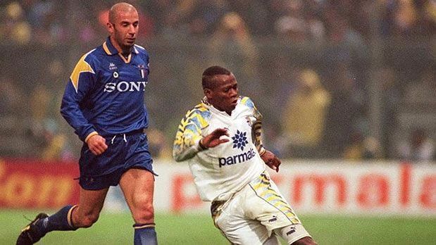 <strong>Die Europacup-Sieger seit 1990: AC Parma (1994/1995)</strong><br>
                1:0 und 1:1 - diese Ergebnisse reichten der AC Parma (heute Parma Calcio) im Jahre 1995 zum Triumph in den beiden Final-Begegnungen. Gianluca Viallis (l.) Treffer im Rückspiel war am Ende zu wenig für die "Alte Dame". Parma durfte seinen ersten UEFA-Cup-Triumph feiern.

