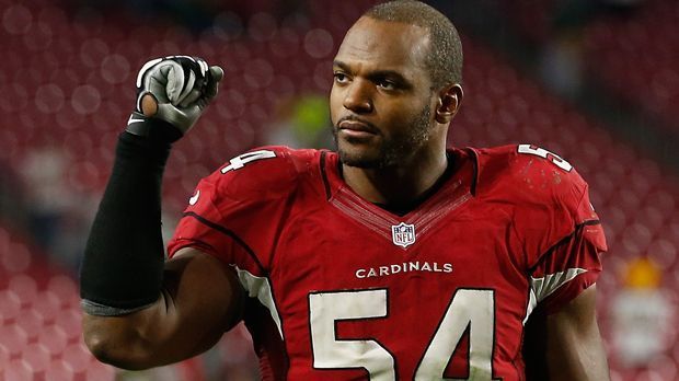 
                <strong>Dwight Freeney</strong><br>
                Dwight Freeney: Der 36-Jährige ist schon seit 2002 in der NFL aktiv und immer noch ein zuverlässiger Linebacker. Trotz seines Alters möchte er noch eine weitere Saison spielen - am liebsten bei den Arizona Cardinals, bei denen er vergangene Saison unter Vertrag stand. Noch sind die Verhandlungen aber nicht erfolgreich verlaufen.
              