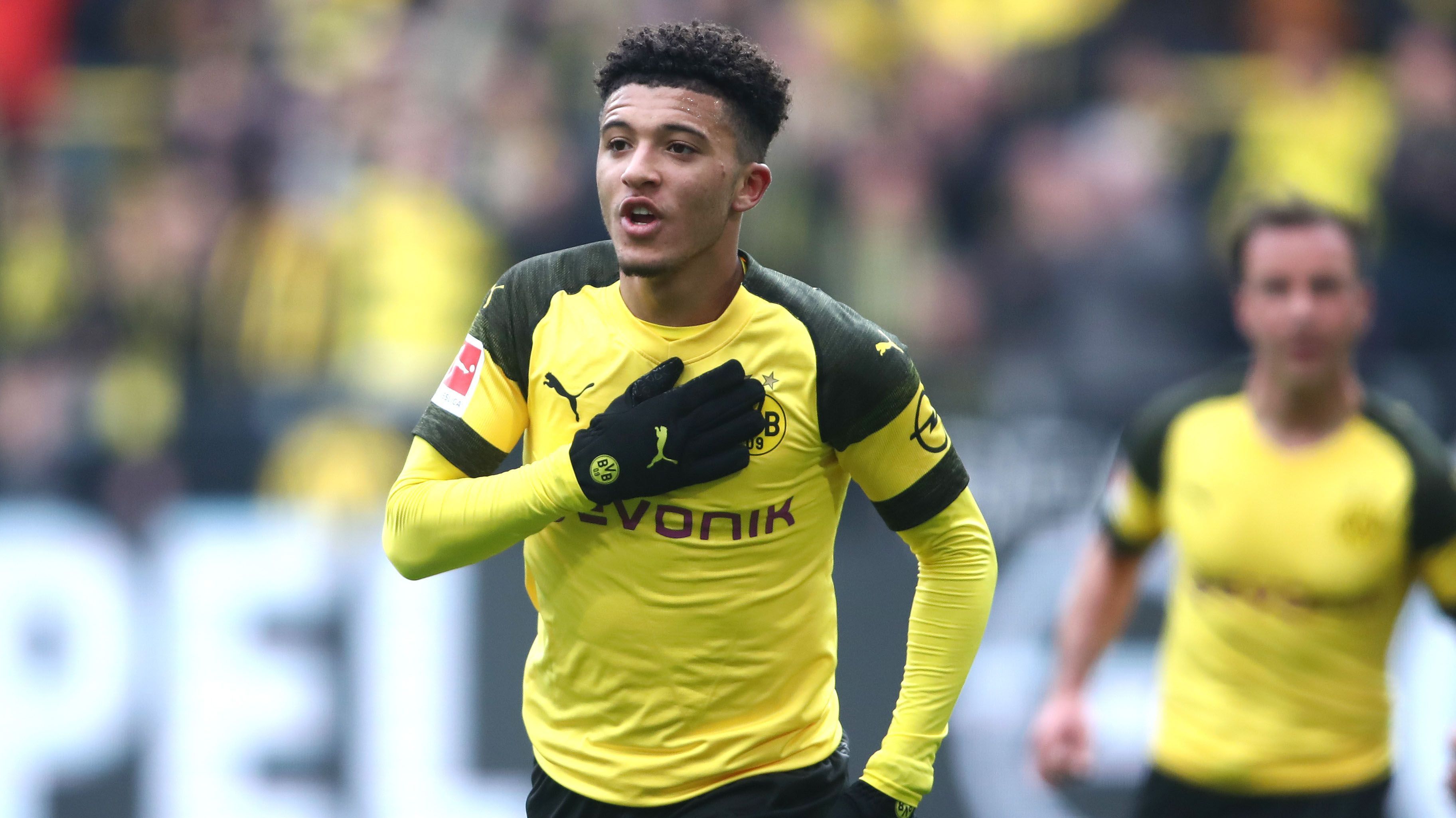 
                <strong>Rechter Flügel</strong><br>
                Jadon Sancho von Borussia Dortmund, gewählt mit 64,7 Prozent
              