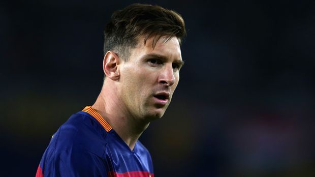 
                <strong>Stürmer: Lionel Messi</strong><br>
                Stürmer: Lionel Messi. Wer Ronaldo UND Messi in einer Mannschaft hat, braucht sich um den Rest eigentlich keine Sorgen mehr zu machen. 
              