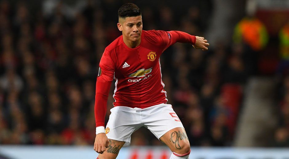 
                <strong>Marcos Rojo: 20 Millionen Euro Ablöse (Sommer 2014)</strong><br>
                Der Argentinier von Sporting Lissabon sollte der United-Zentrale zu mehr Stabilität verhelfen. Doch kleinere Blessuren verhinderten, dass sich der Argentinier dauerhaft in die erste Elf spielen konnte. In der vergangenen Saison zeigte er starke Leistungen und wurde dann im April von einer Kreuzbandverletzung ausgebremst. Seitdem befindet er sich in der Reha und es ist unklar, wann der 27-Jährige wieder auf den Platz zurückkehrt. 
              