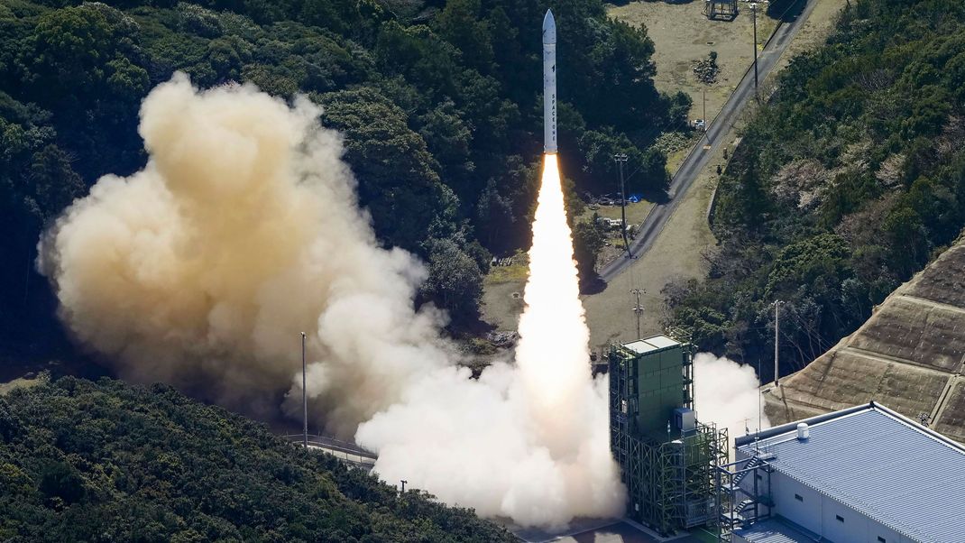 Es hätte die erste Weltraumfahrt eines japanischen Privatunternehmens werden können, doch kurz nach dem Start explodiert die Trägerrakete "Kairo".