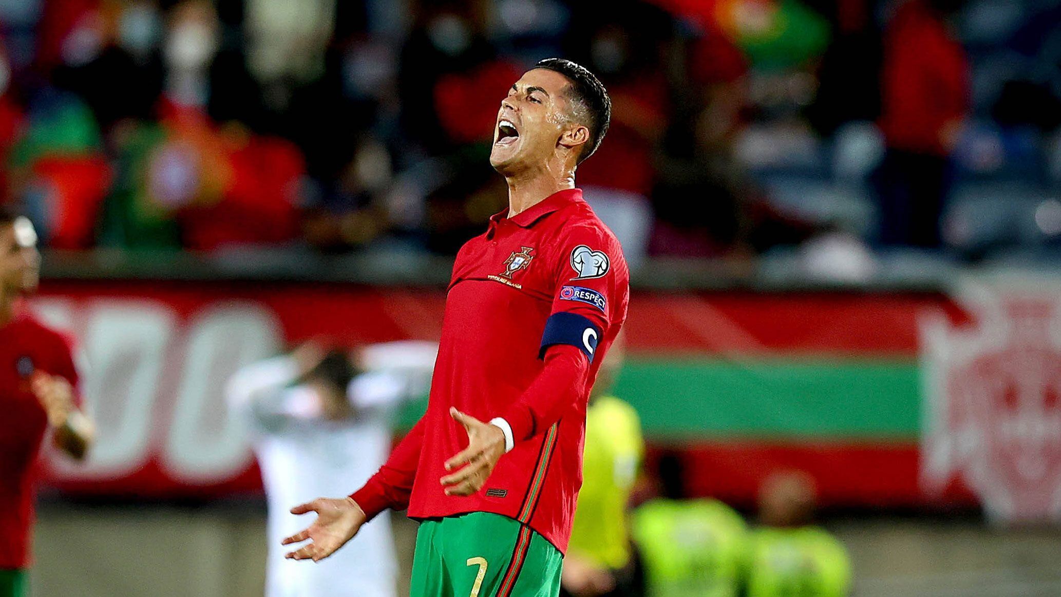 
                <strong>Die Top-10-Torschützen der Nationalmannschaften</strong><br>
                Mit seinem Doppelpack gegen Irland hat Cristiano Ronaldo den Tor-Weltrekord von Irans Legende Ali Daei geknackt. Mit 111 Treffern für die Nationalmannschaft ist der portugiesische Superstar nun alleiniger Weltrekordhalter. ran zeigt euch, wen er auf seinem Weg zur Nummer eins hinter sich gelassen hat. 
              