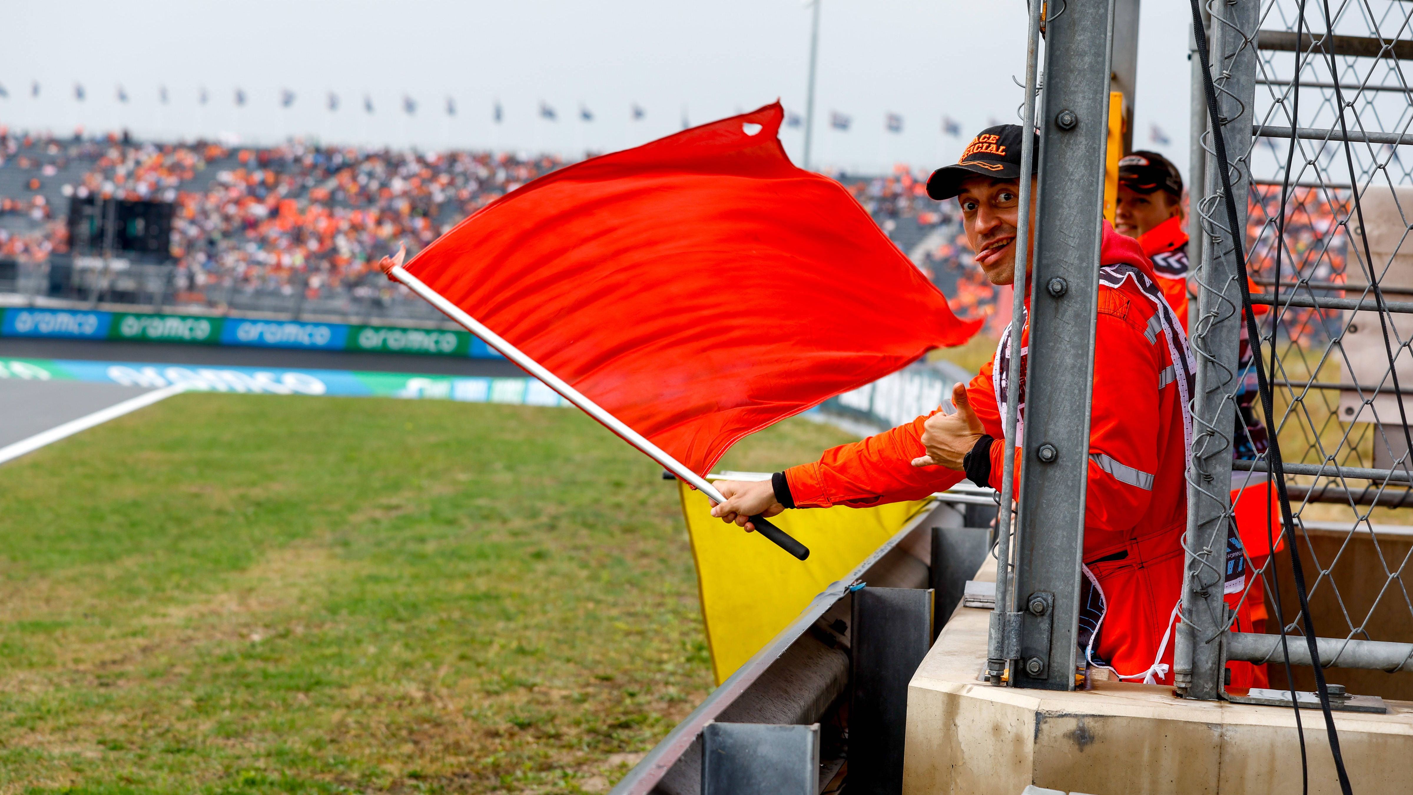 <strong>Gewinner: Die Stewards</strong><br>Nach dem Wetterchaos am Freitag und dem brennenden Williams, einer Disqualifikation für Albon und der Grid-Strafe für Hamilton am Samstag haben die Stewards am Sonntag mal eine richtig ruhige Schicht: Keine einzige Strafe, keine Disqualifikation – ja nicht einmal ein virtuelles Safety Car oder Gelbe Flaggen sind beim Rennen nötig. Nach dem Wirbel der letzten Rennen sind keine Nachrichten ausnahmsweise mal gute Nachrichten.