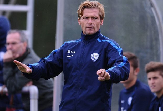 
                <strong>Dariusz Wosz</strong><br>
                Dariusz Wosz spielte für den VfL Bochum in der Bundesliga und ist hier auch derzeit für die U19-Mannschaft tätig. Die "Zaubermaus" kam immerhin auf 17 Einsätze in der deutschen Nationalelf und sieben in der DDR.
              