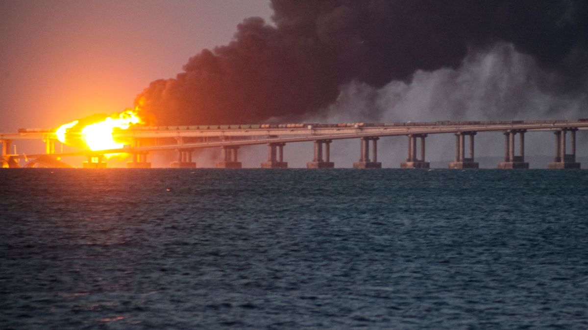 Die Ukraine hat eine neue Riesen-Drohne vorgestellt, die möglicherweise Putins Krim-Brücke nachhaltig attackieren könnte.