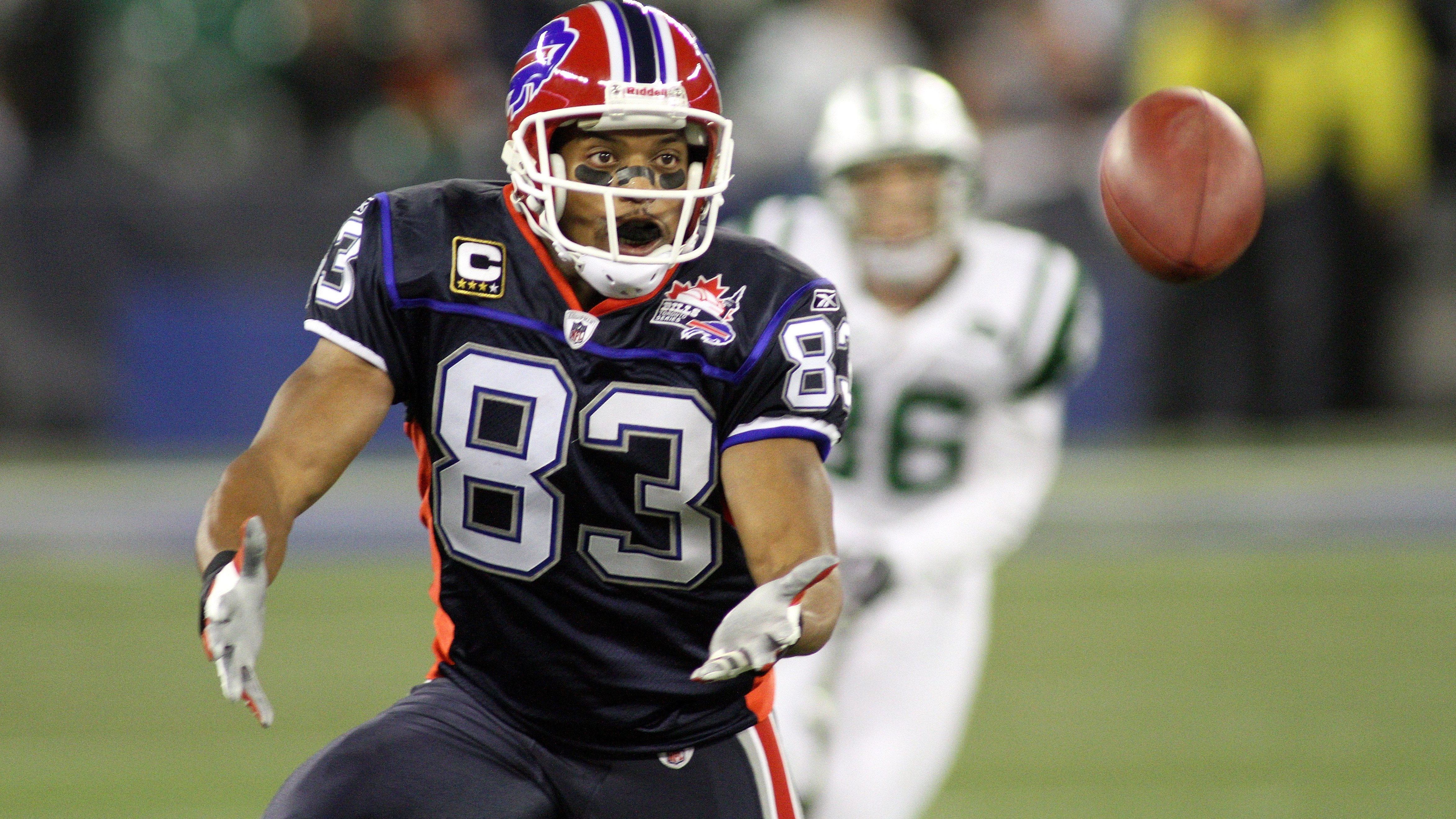 <strong>Lee Evans (83)</strong><br>2004 kam Lee Evans in die NFL und zu den Buffalo Bills. Sein erstes Ziel lautete: die Nummer 83 ergattern. Das kostete ihn letztlich 20.000 US-Dollar, die Teamkollege Mark Campbell für den Wechsel einstrich.