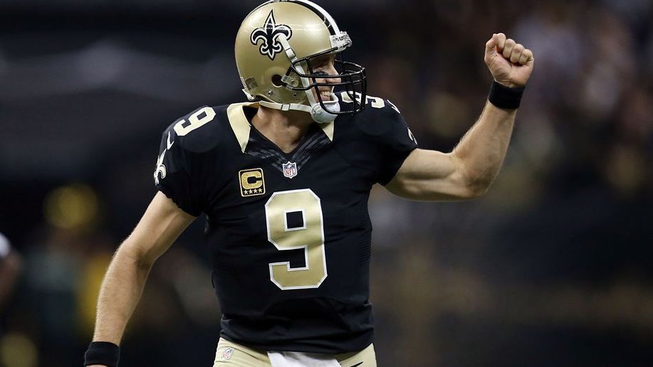 <strong>Drew Brees</strong><br>Als Saints-Legende hat er seinem Team im Februar 2021 ein Abschiedsgeschenk gemacht, indem er seinen Vertrag umstrukturierte und sein Gehalt auf 1,075 Millionen Dollar gekürzt wurde. Dadurch verschaffte er den damals chronisch klammen Saints in der Offseason fast 24 Millionen Dollar an Spielraum. Im März 2021 verkündete er seinen Rücktritt.
