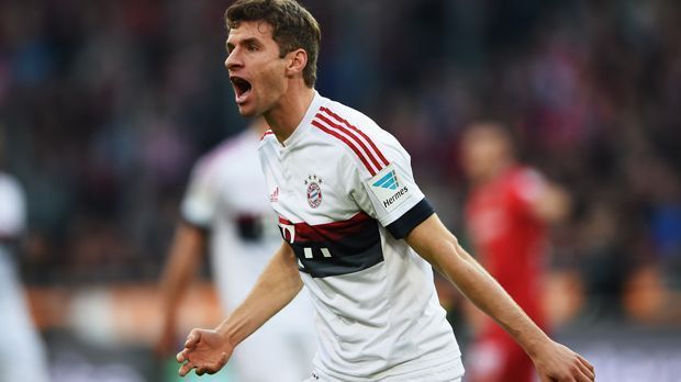 
                <strong>Thomas Müller (FC Bayern München)</strong><br>
                Stürmer: Thomas Müller (Bayern München). Der bayrische Hauptstadtkicker bestätigt sein Weltklasseformat in der ersten Hälfte der Saison. Mit 14 Toren und vier Vorlagen spielt der 26-Jährige statistisch gesehen seine bisher beste Saison in der Bundesliga. Außerdem kann mit Müller bei den Bayern eigentlich nichts schief gehen: Denn wenn der Münchner trifft haben die Bayern seit 67 Spielen nicht mehr verloren. 
              