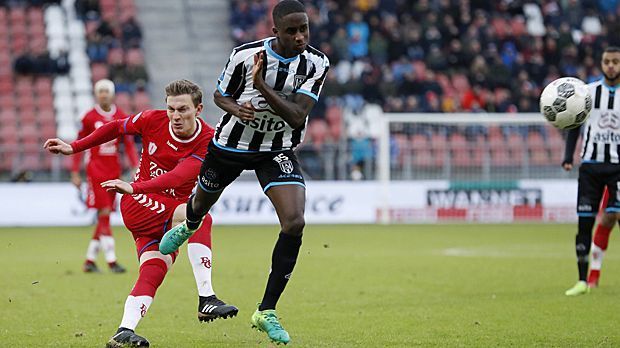 
                <strong>Rico Strieder (FC Utrecht, 25 Jahre)</strong><br>
                Rico Strieder durfte ein einziges Mal für die Profis ran. Im Mai 2015 war der FCB bereits deutscher Meister und gewährte seinen Talenten eine Chance in der Bundesliga. Wenig später suchte Strieder eine neue Herausforderung und ist seitdem fester Bestandteil im defensiven Mittelfeld des FC Utrecht.
              