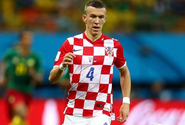 
                <strong>Ivan Perisic (2 Tore, Kroatien, VfL Wolfsburg)</strong><br>
                Schon in den letzten Wochen der vergangenen Bundesliga-Saison spielte Ivan Perisic ganz groß auf. Das 1:0 gegen Kamerun legt er auf, anschließend erhöht der Ex-Dortmunder noch vor der Pause. Gegen Mexiko gelingt ihm nur der Ehrentreffer.
              