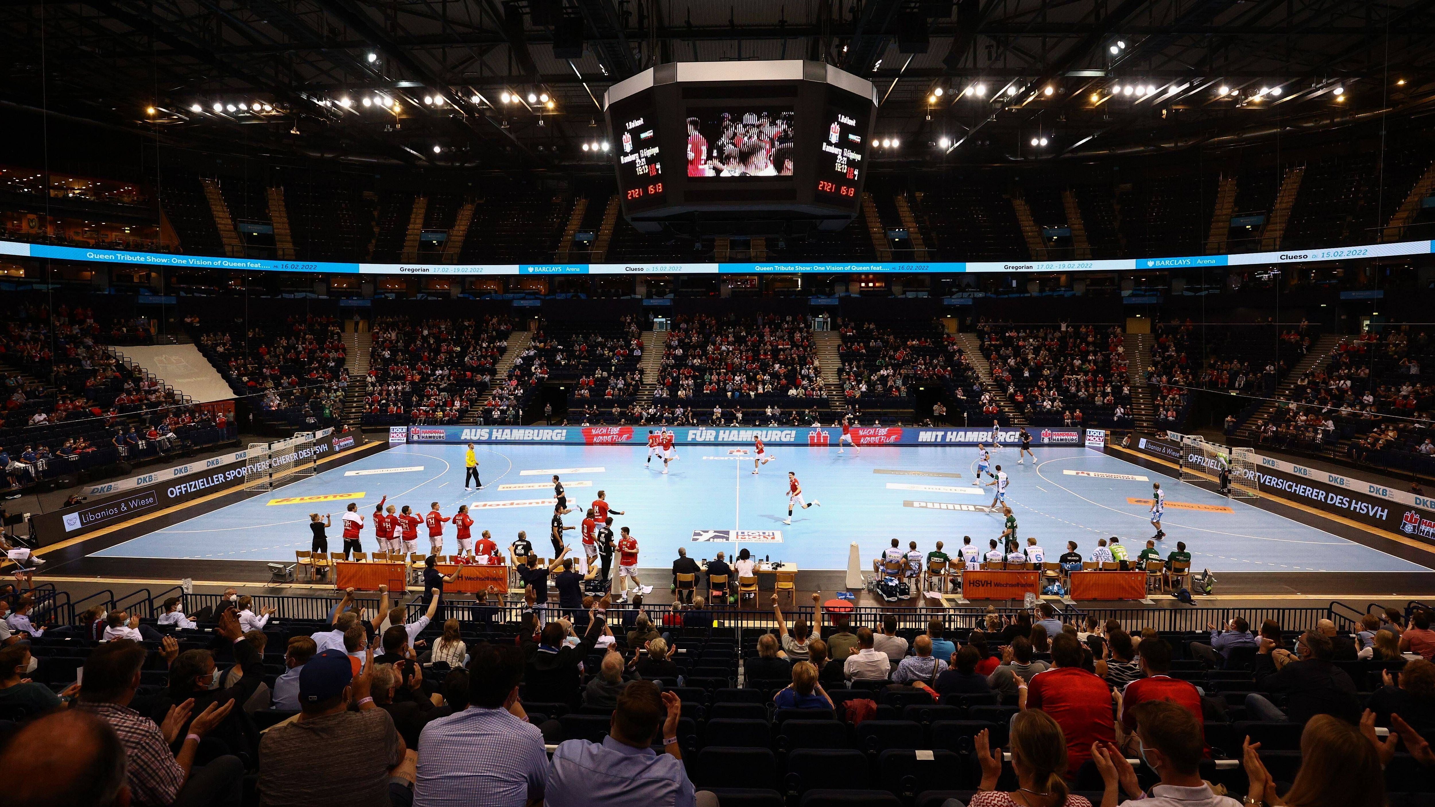 <strong>Barclays Arena (Hamburg)<br></strong>Bis zu 13.300 Personen können den Partien beiwohnen, in denen zwei Teilnehmer für die Runde der letzten Vier ermittelt werden. Zu sehen sind insgesamt sechs Teams aus den Vorrunden-Staffeln D, E und F. Hochkarätige Matches sind also garantiert.